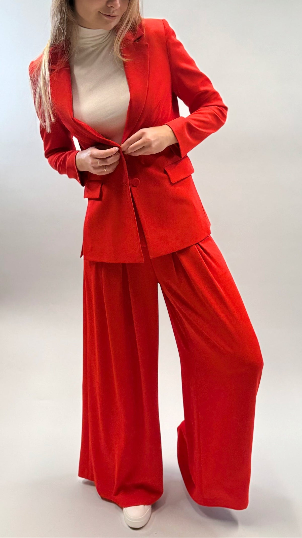 HOSE WIDE LEG MIT BUNDFALTEN & GÜRTEL ROT