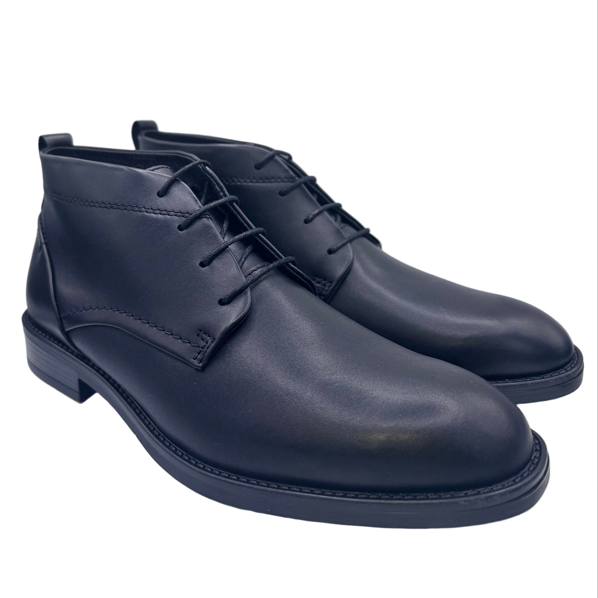 HALBHOHE STIEFELETTE MIT SCHNÜRUNG