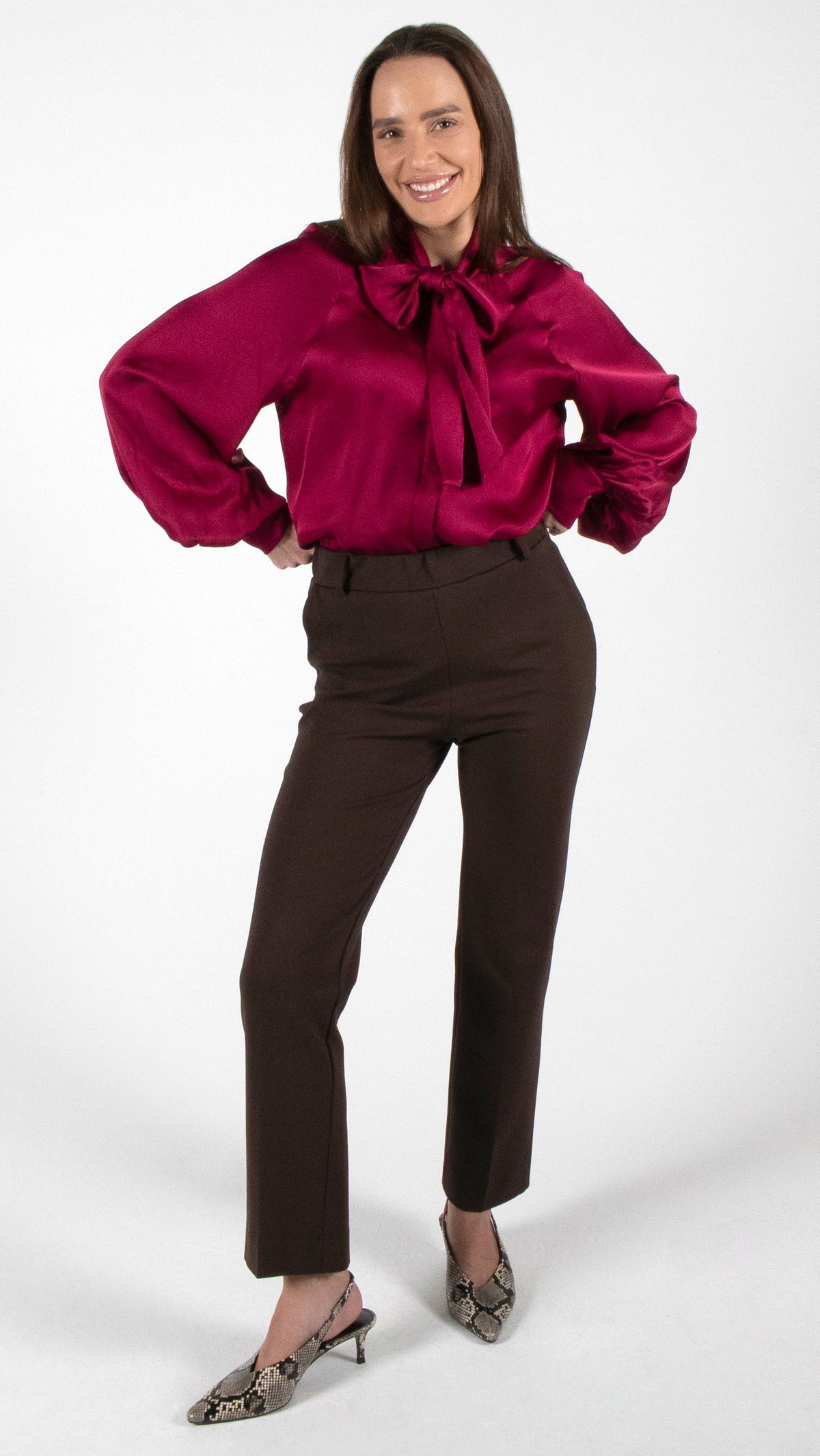 BLUSE IN SATINOPTIK MIT SCHLEIFE
